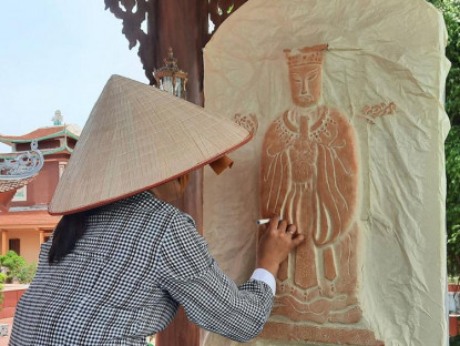 Chuyển động - Tấm bia cổ trong chùa Giàu được công nhận là bảo vật quốc gia
