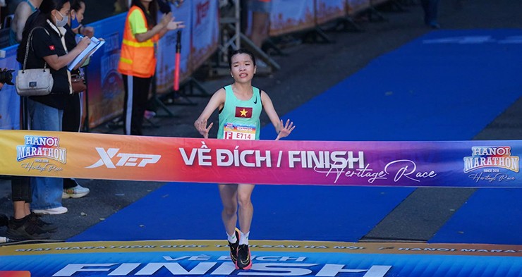 Nóng nhất giải Hà Nội marathon: Lê Thị Tuyết có được công nhận kỷ lục QG? - 2