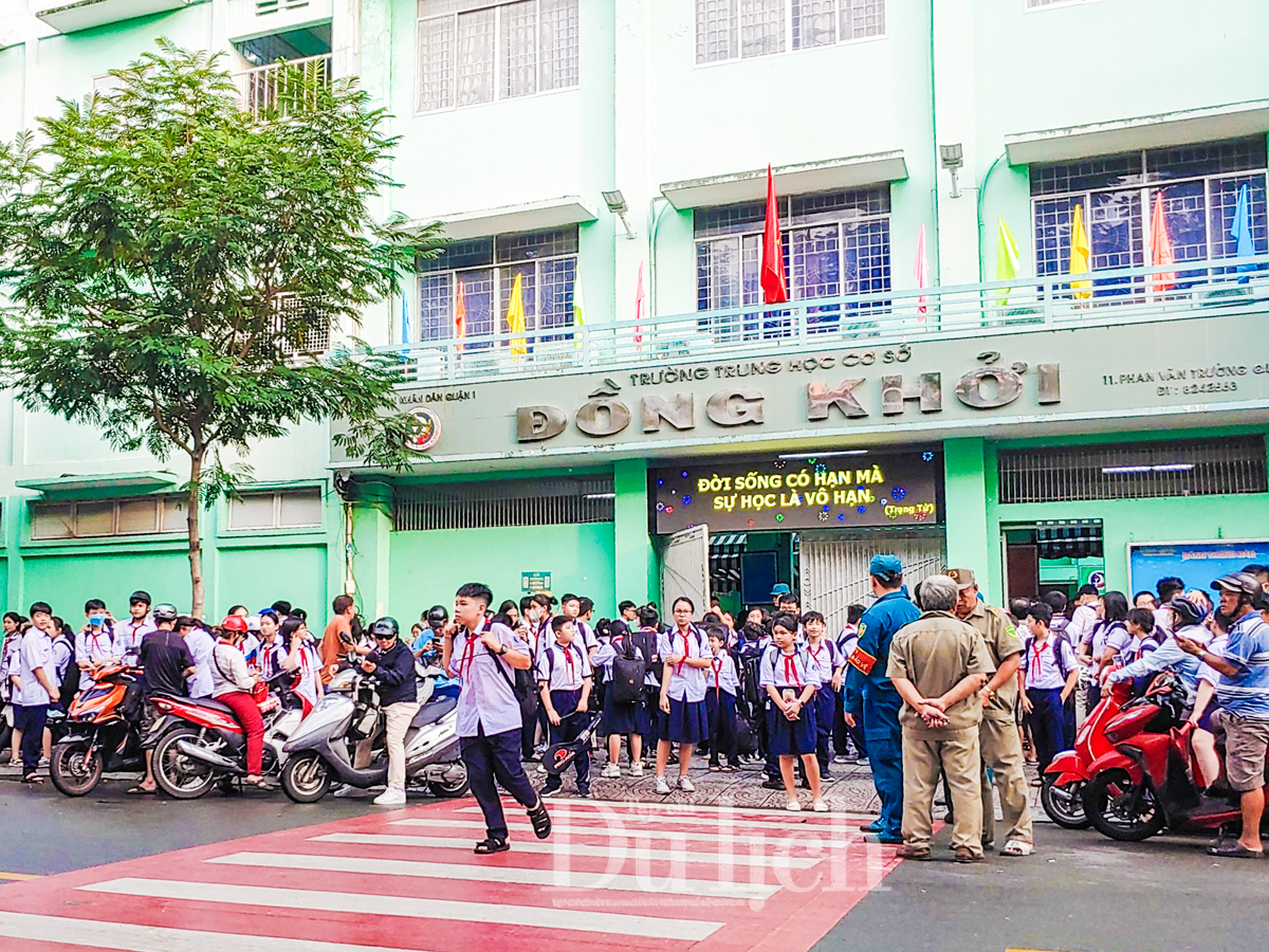 Trường THCS Đồng Khởi dừng tổ chức cho học sinh đi xem phim Đất rừng phương Nam - 1