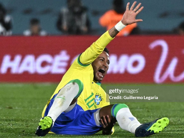 Tin mới chấn thương Neymar: Phải phẫu thuật, nghỉ thi đấu tận 1 năm? - 1