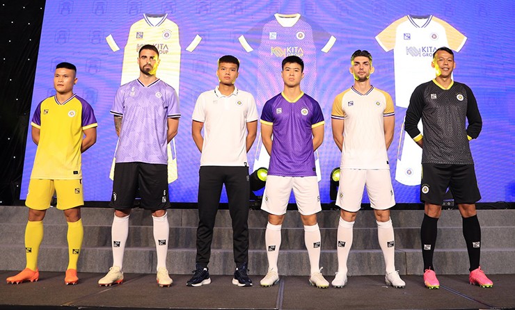 Hổ đặc biệt nhất V-League 2023/24, học trò HLV Troussier so tài dàn SAO triệu USD - 1