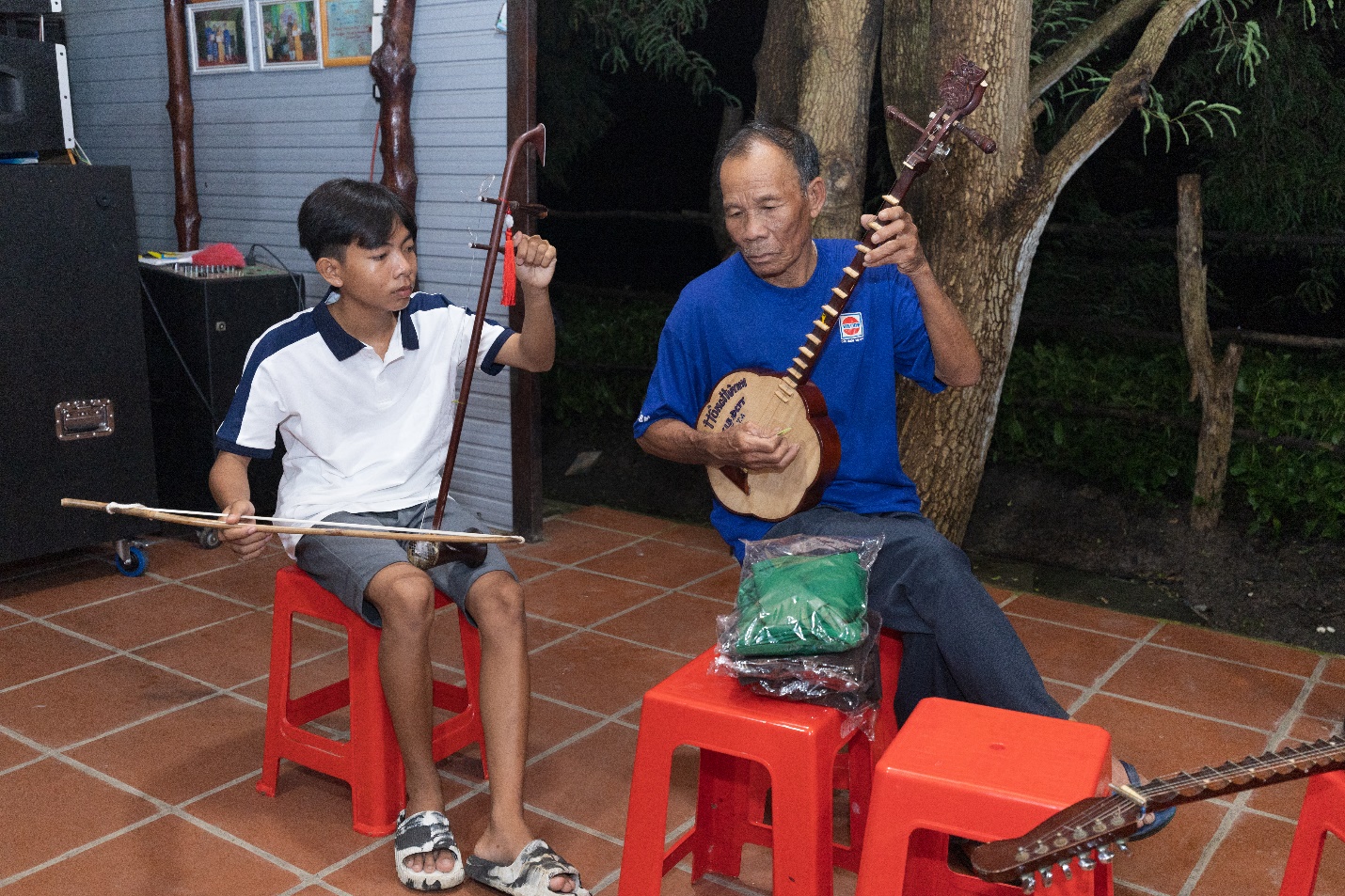 Câu vọng cổ ngọt ngào trên ấp đảo muối làm du lịch cộng đồng - 1