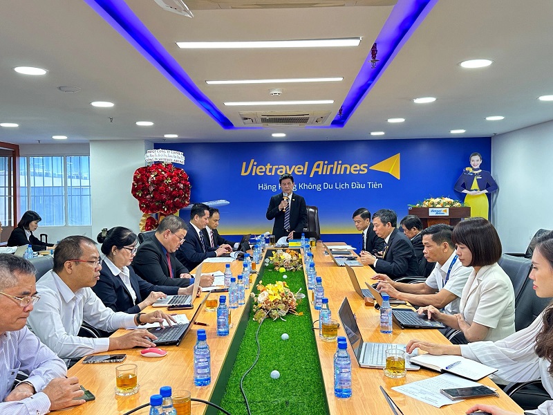 Vietravel Airlines: Tổng Giám đốc từ chức, cựu Phó Thủ tướng Đức nhận chức - 1