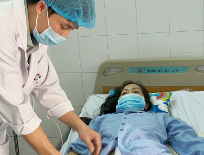 Chuyển động - Cứu người phụ nữ bị cọc gỗ xuyên vào tầng sinh môn ở miền Tây