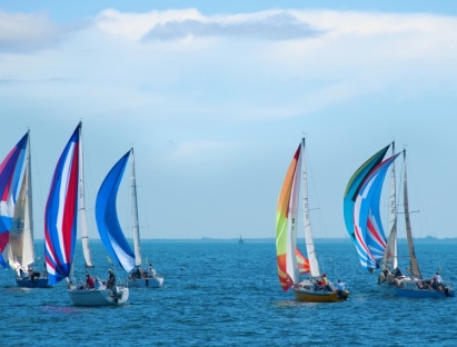 Lễ hội - Sôi động giải đua thuyền buồm và ván chèo đứng Quy Nhơn 2023