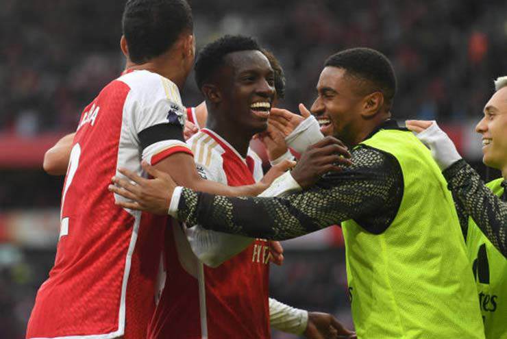 Bảng xếp hạng Ngoại hạng Anh: Man City bị Arsenal tạm vượt, phải thắng đậm MU - 1