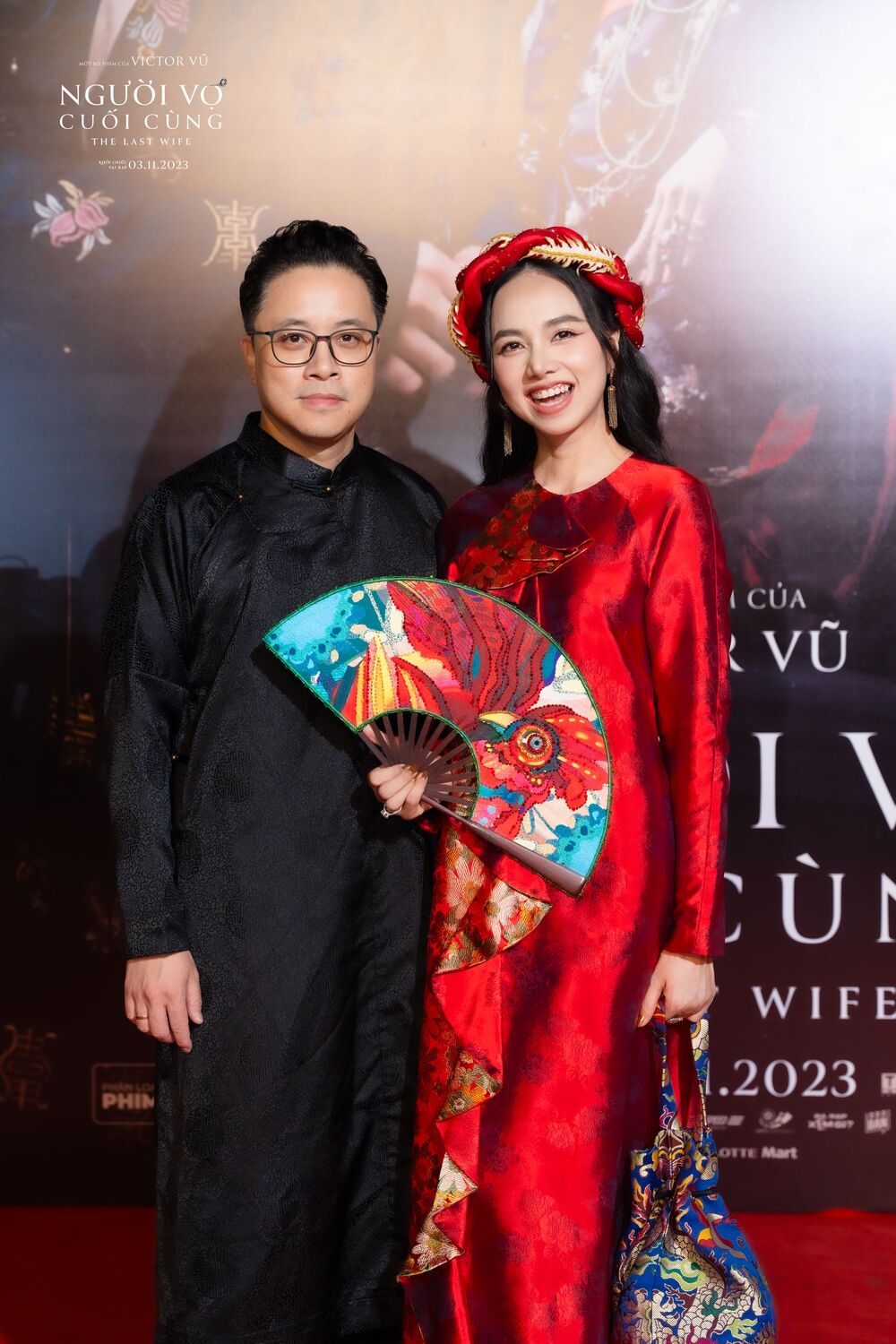 Hoa hậu Thùy Tiên khoe vai trần, Thanh Sơn - Khả Ngân sánh đôi trên thảm đỏ "Người vợ cuối cùng" - 1