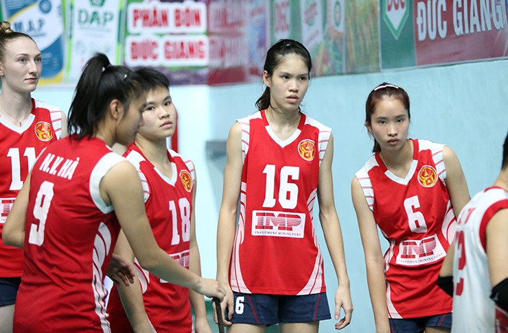 “Dàn chân dài” bóng chuyền Thanh Hóa khóc nức nở vì thắng “chung kết ngược” - 11