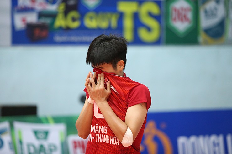 “Dàn chân dài” bóng chuyền Thanh Hóa khóc nức nở vì thắng “chung kết ngược” - 9