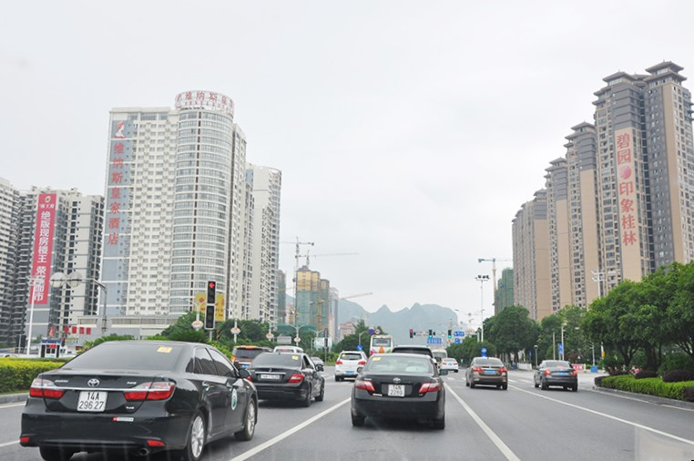 Từ hôm nay, du khách có thể tự lái xe sang Trung Quốc du lịch - 1