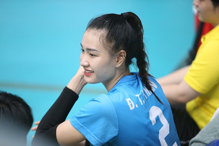 Hoa khôi bóng chuyền Kim Thanh thán phục ngoại binh bắt bước 1, fan xuýt xoa vì quá xinh - 1