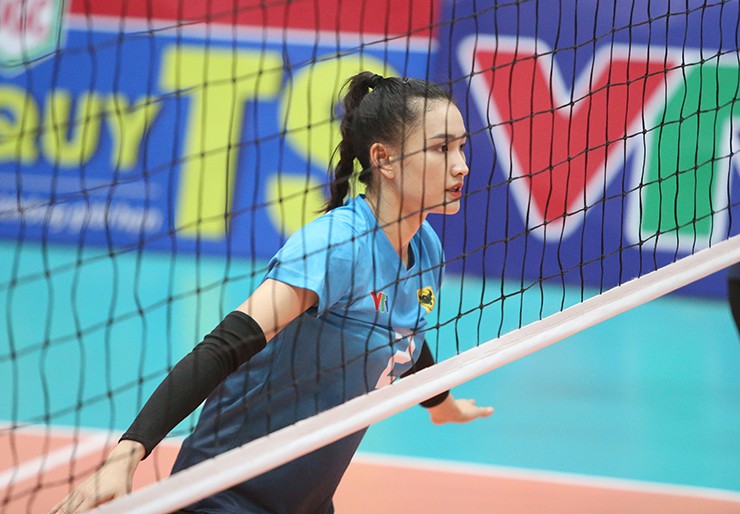 Hoa khôi bóng chuyền Kim Thanh thán phục ngoại binh bắt bước 1, fan xuýt xoa vì quá xinh - 3