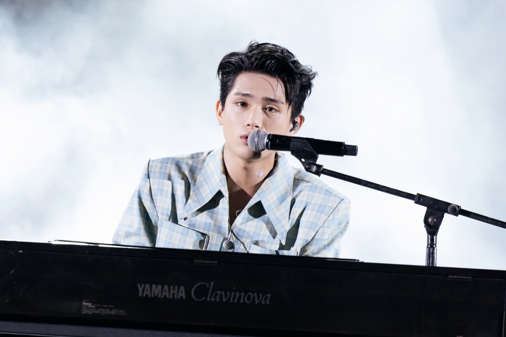 Màn hát live của GREY D khiến khán giả oà khóc tại chỗ gây sốt mạng xã hội - 2