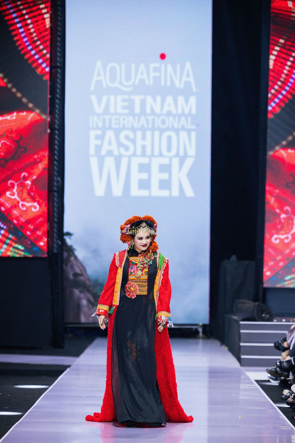 Diva Thanh Lam bất ngờ diễn vedette tại Tuần lễ thời trang quốc tế Việt Nam - 3