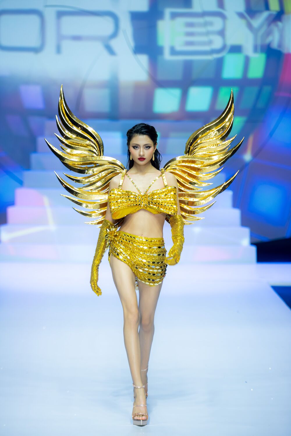 Cao Thiên Trang, Vũ Thúy Quỳnh liên tục diễn vedette, first face tại fashion show Hoa hậu Hoàn vũ Việt Nam 2023 - 13