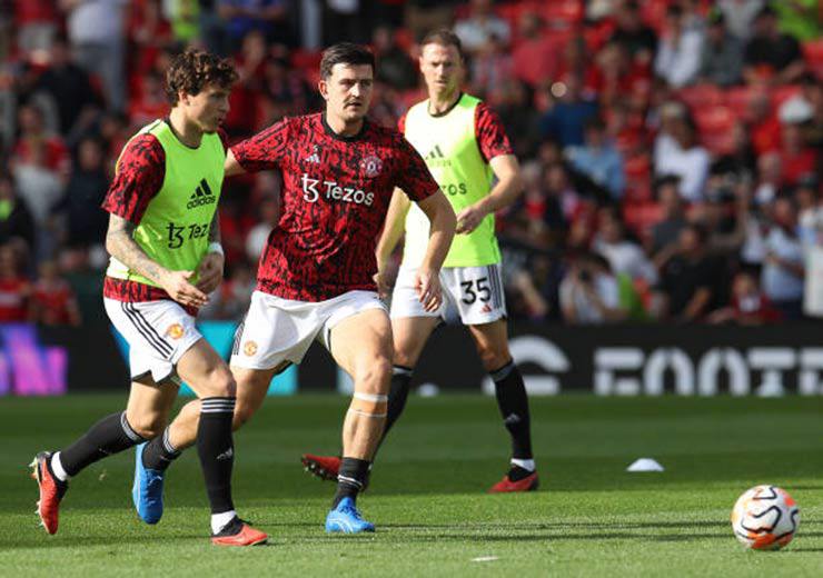 Maguire & Lindelof đá chính trận MU - Luton, Ten Hag lý giải Varane dự bị - 1