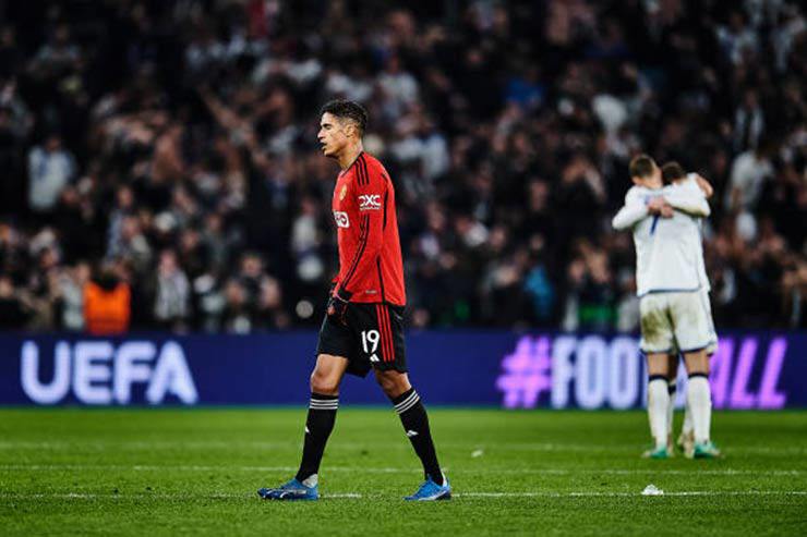 Maguire & Lindelof đá chính trận MU - Luton, Ten Hag lý giải Varane dự bị - 2