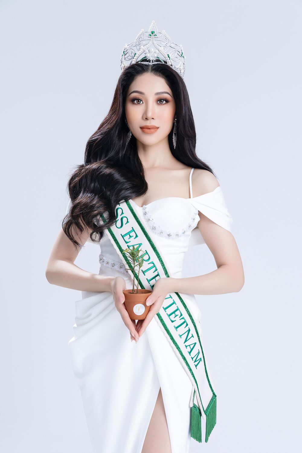 Trước thềm Miss Earth, Hoa hậu Lan Anh tích cực thực hiện các dự án môi trường ý nghĩa - 1