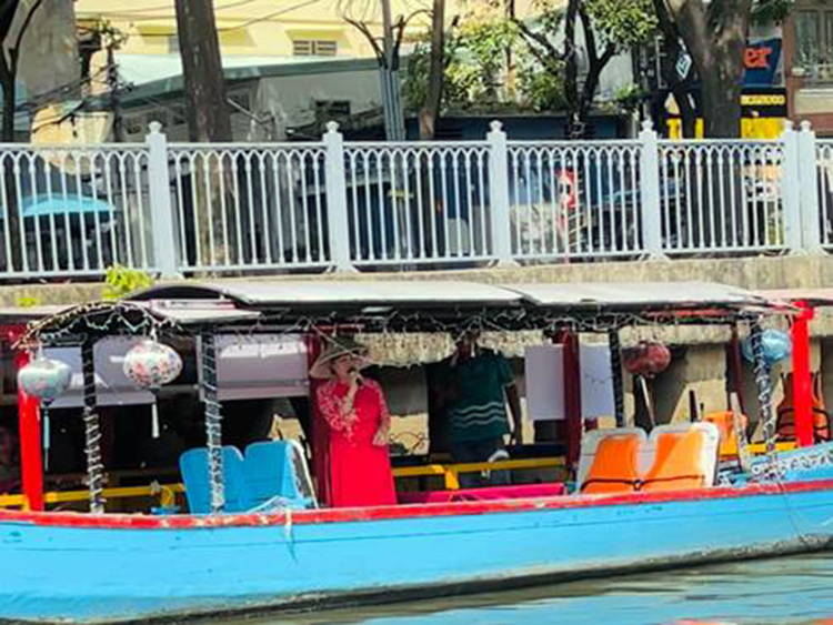 Du khách quốc tế thích thú trải nghiệm kênh Nhiêu Lộc - Thị Nghè - 3