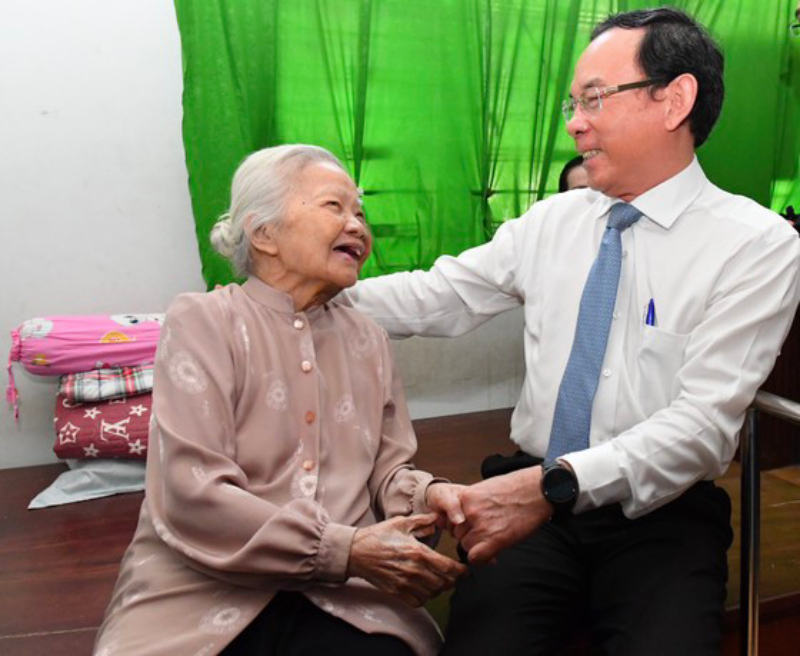 Bí thư Thành ủy TP.HCM Nguyễn Văn Nên thăm hỏi, tri ân các nhà giáo tiêu biểu - 2
