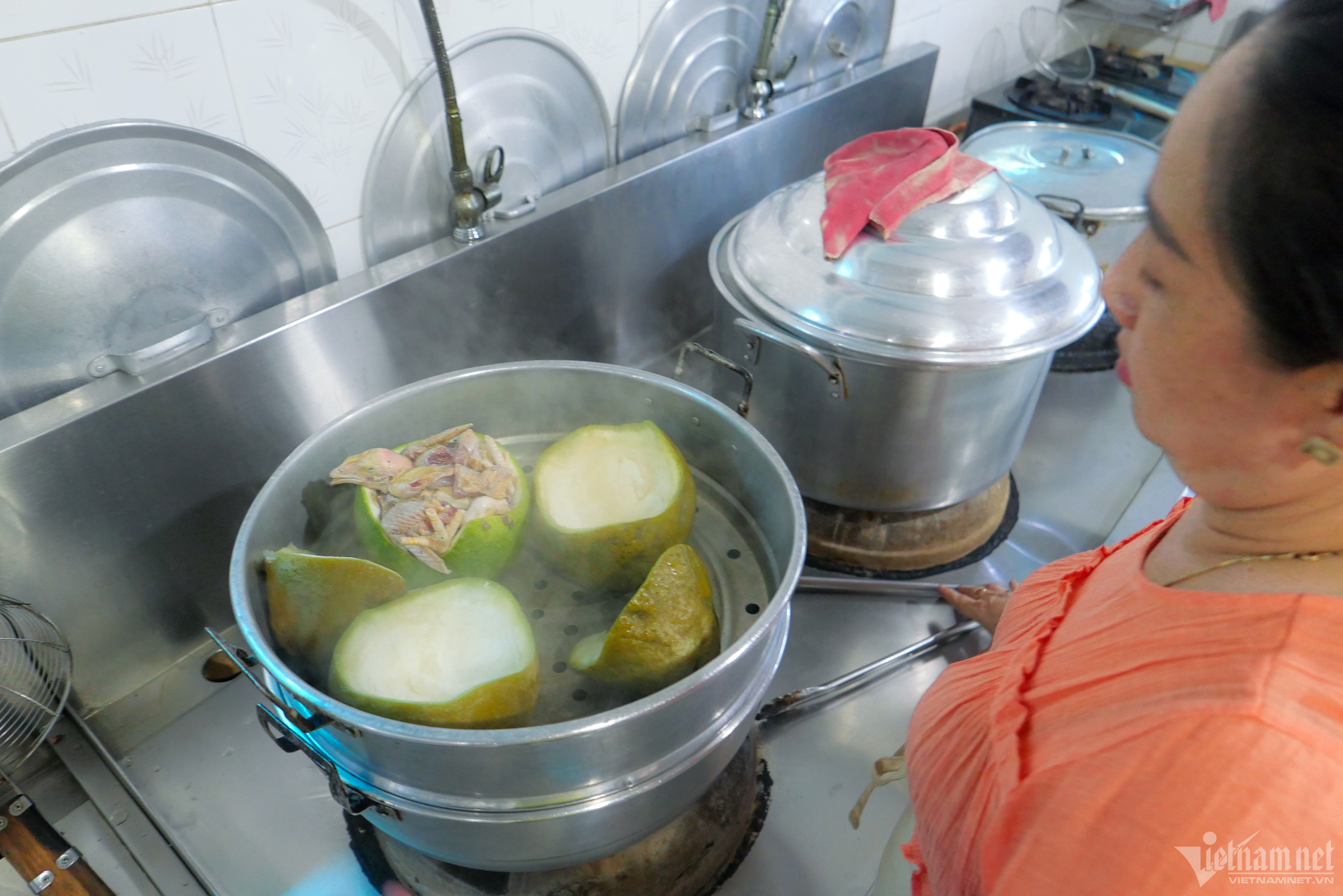 Độc lạ món 'gà chui vỏ bưởi' ở Đồng Nai, lọt top 100 đặc sản Việt Nam - 7