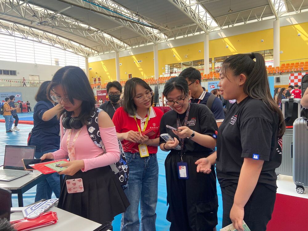 Sinh viên Đại học RMIT hào hứng trải nghiệm các sản phẩm của SAKOS - 2