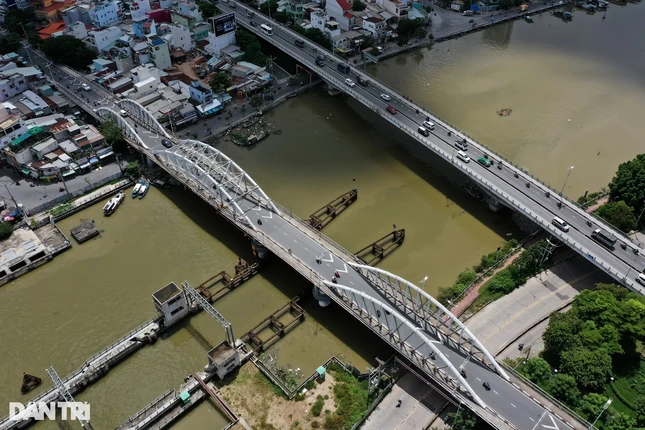 Cây cầu hơn 100 năm tuổi nối liền 2 quận ở TPHCM - 9