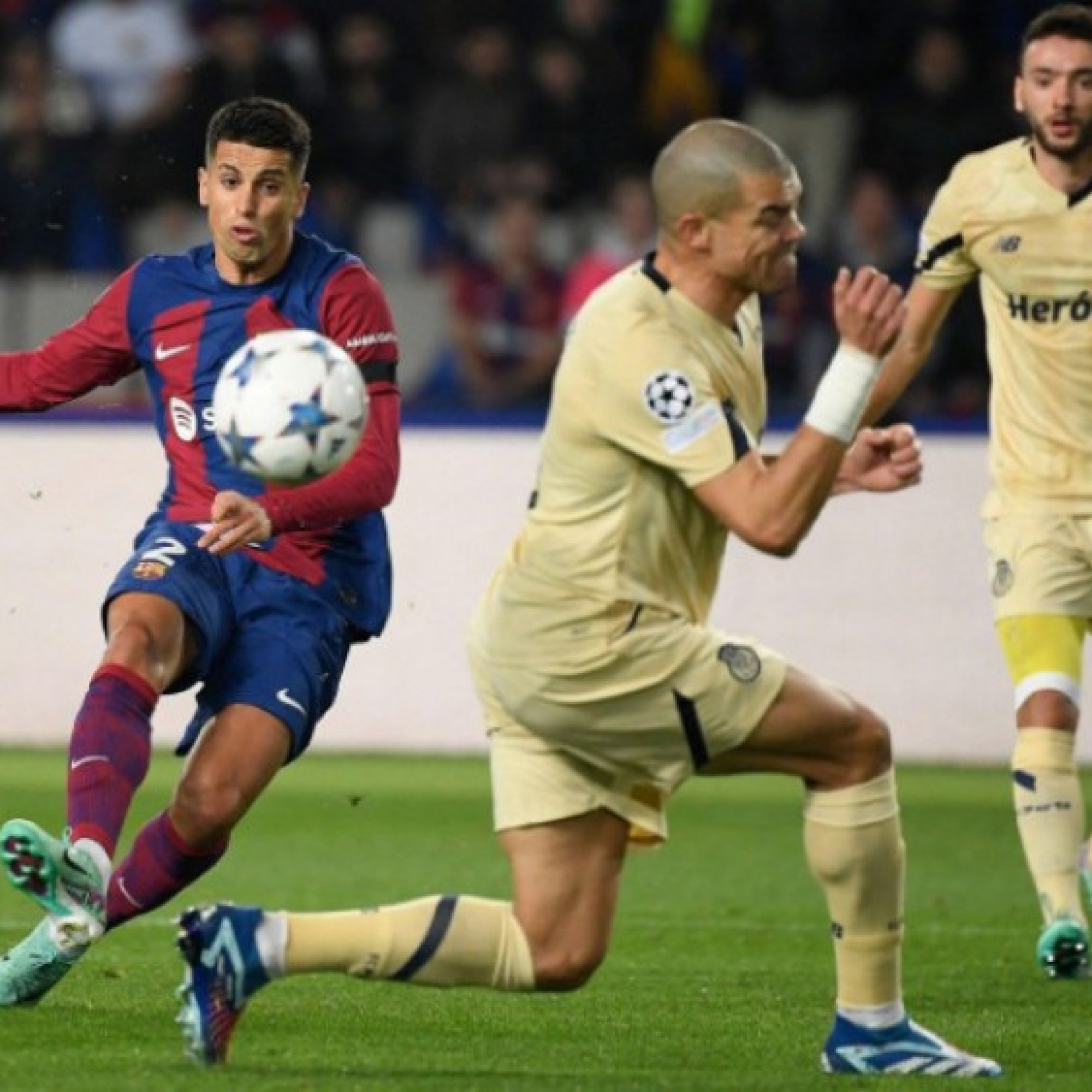  - Video bóng đá Barcelona - Porto: Người hùng Cancelo, hiên ngang đi tiếp (Cúp C1)