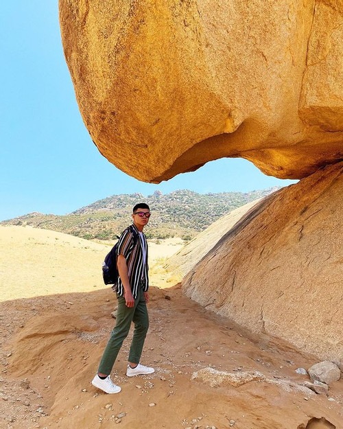 Tảng đá kỳ lạ ở 'sa mạc Sahara của Việt Nam', nằm chênh vênh nhiều năm không đổ - 4