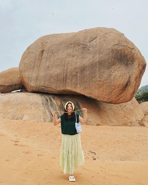 Tảng đá kỳ lạ ở 'sa mạc Sahara của Việt Nam', nằm chênh vênh nhiều năm không đổ - 6
