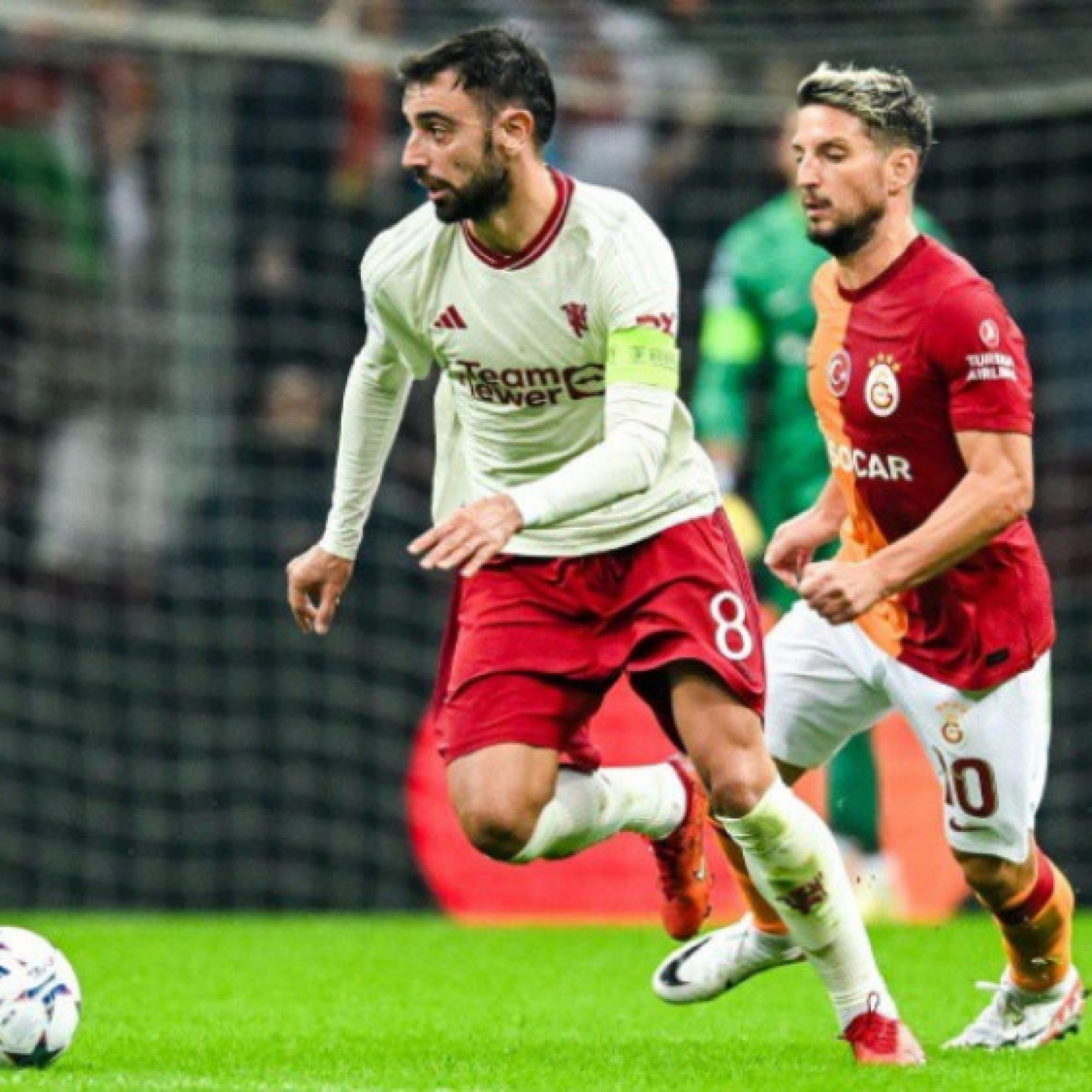  - Video bóng đá Galatasaray - MU: Đại tiệc 6 bàn, siêu phẩm và sai lầm (Cúp C1)