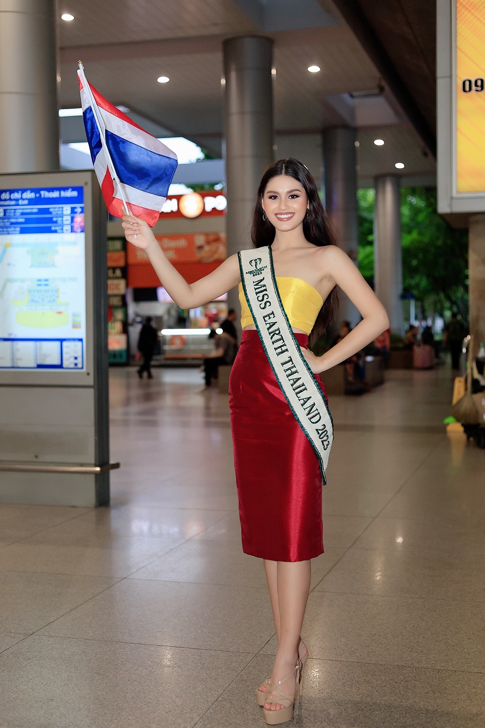 Loạt thí sinh Miss Earth 2023 diện áo dài khi đến Việt Nam - 9