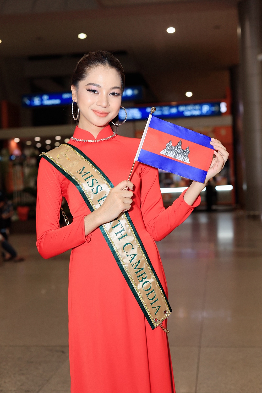 Loạt thí sinh Miss Earth 2023 diện áo dài khi đến Việt Nam - 5