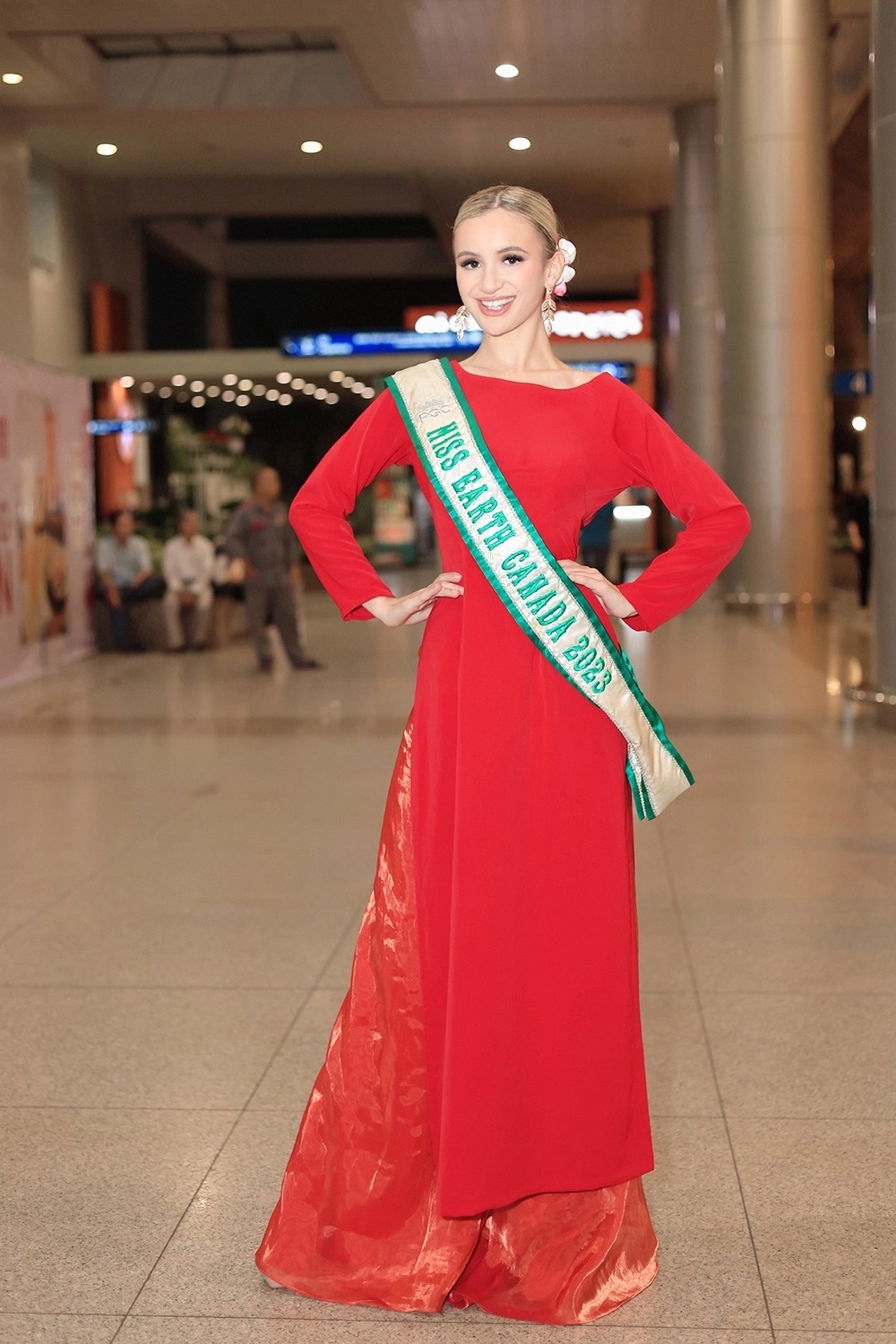 Loạt thí sinh Miss Earth 2023 diện áo dài khi đến Việt Nam - 1