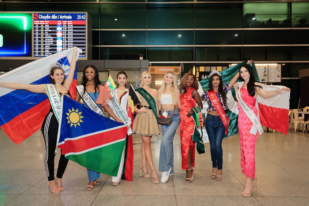 Loạt thí sinh Miss Earth 2023 diện áo dài khi đến Việt Nam - 12