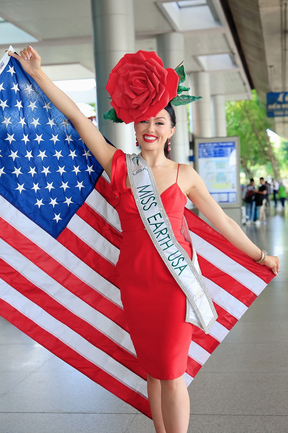 Loạt thí sinh Miss Earth 2023 diện áo dài khi đến Việt Nam - 4