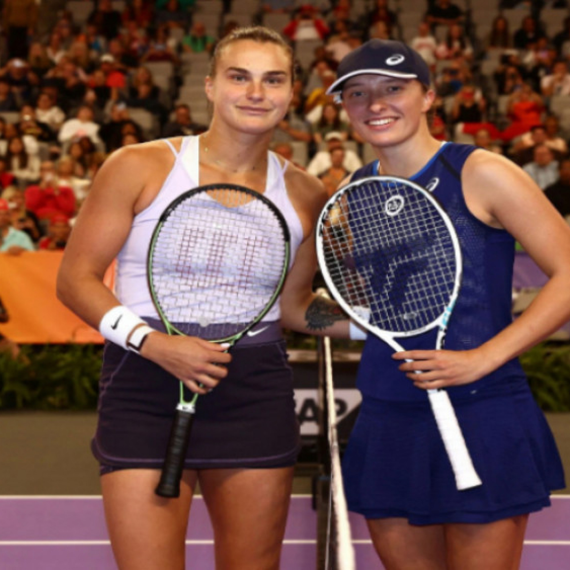  - Cặp "Serena - Sharapova mới": Số 1 Swiatek nói gì về Sabalenka?