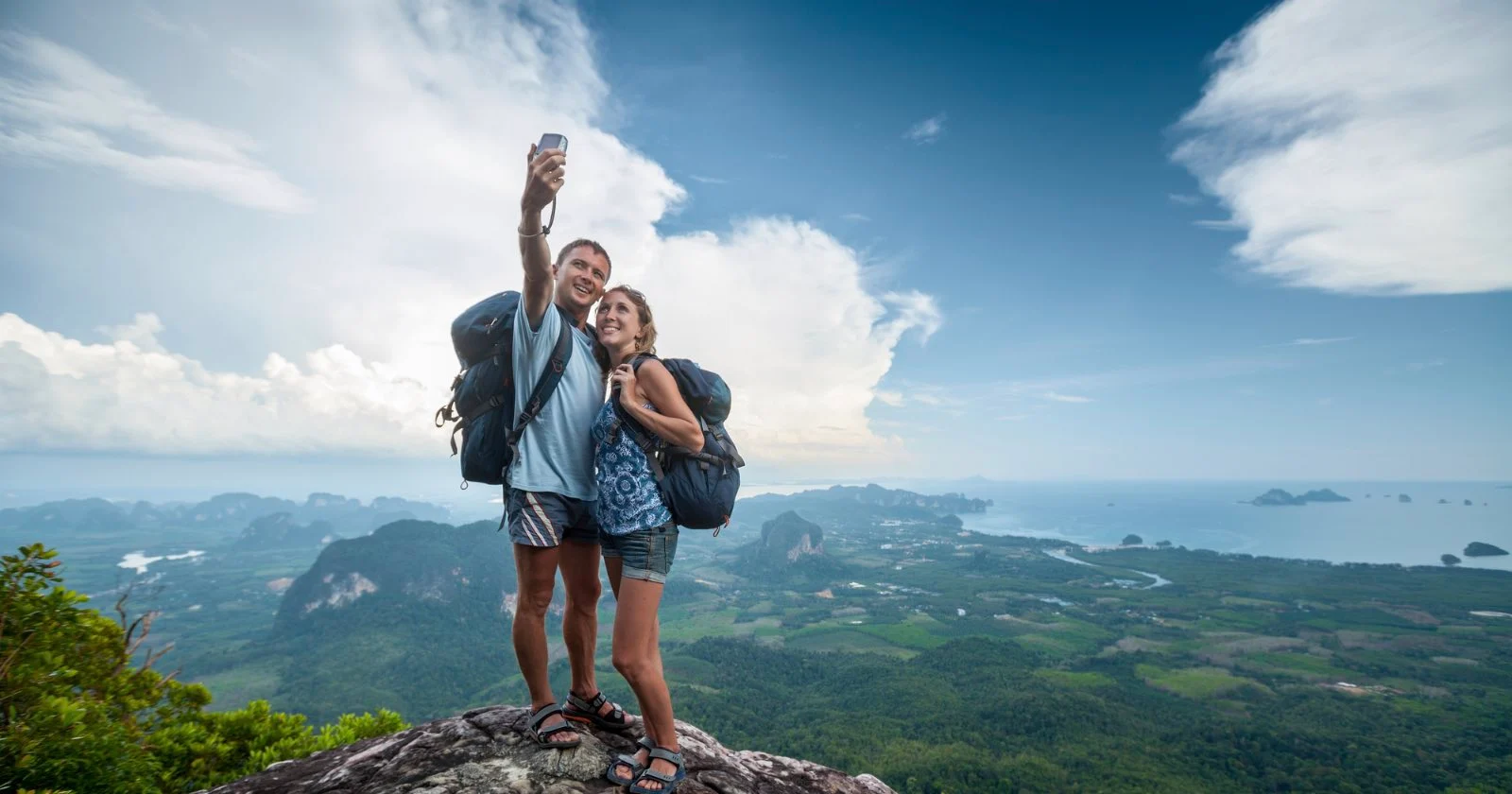 Nguy hiểm tiềm ẩn khi chụp ảnh selfie: Mối đe dọa đến tính mạng và sức khỏe cộng đồng - 1