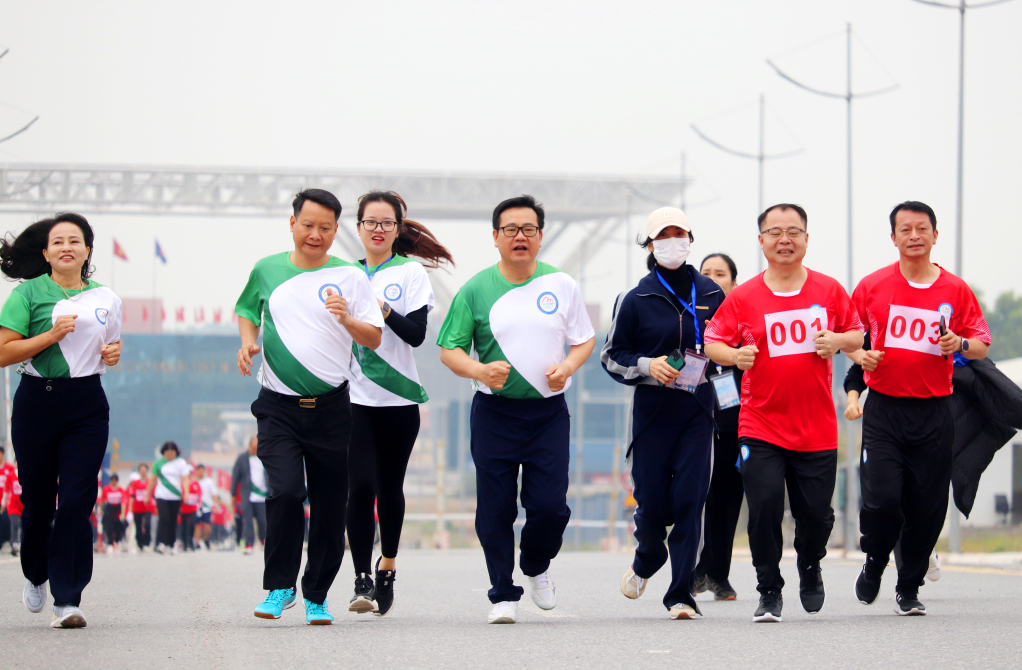 1000 vận động viên tham gia chạy xuyên biên giới Việt - Trung - 2