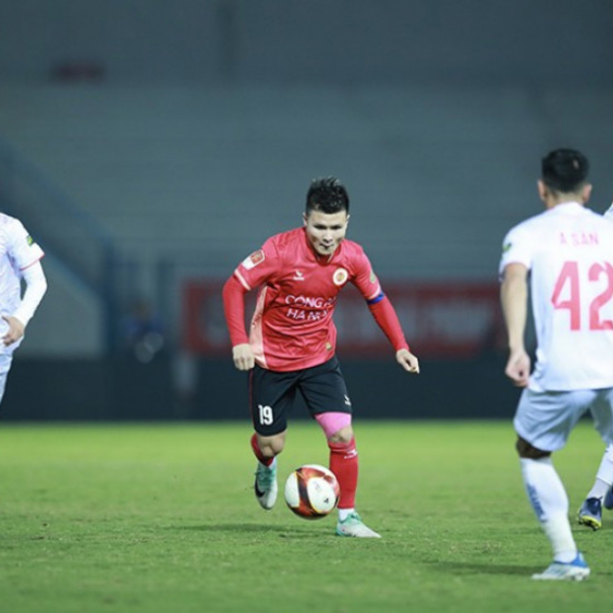  - Video bóng đá Hải Phòng - Công an Hà Nội: Quang Hải "mở tài khoản", đại tiệc 4 bàn (V-League)
