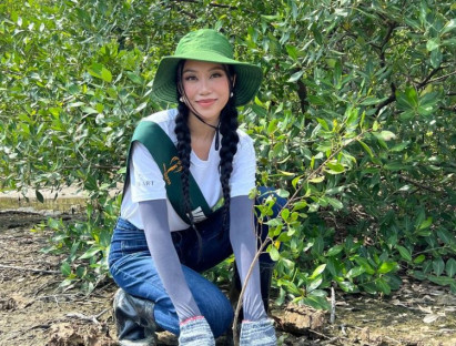 Hoa hậu Lan Anh và thí sinh Miss Earth 2023 trồng cây tại rừng ngập mặn Cần Giờ