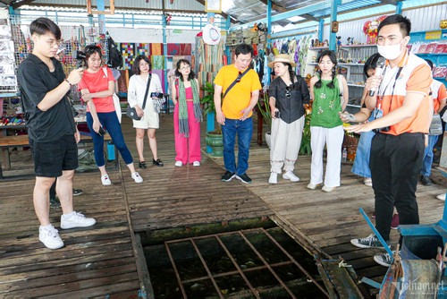 Tour thú vị ở An Giang: 'Trôi' theo làng bè sắc màu, khám phá làng người Chăm - 4