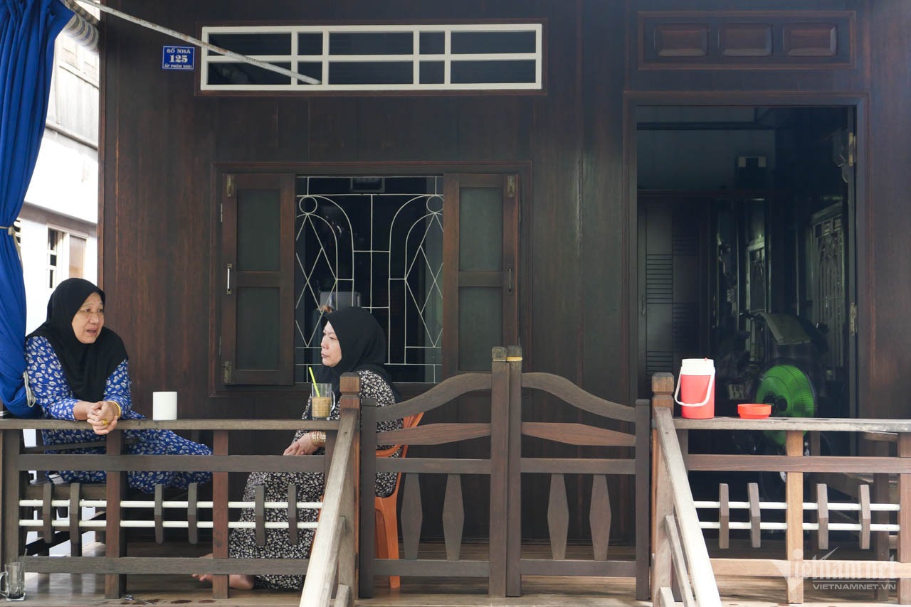 Tour thú vị ở An Giang: 'Trôi' theo làng bè sắc màu, khám phá làng người Chăm - 7