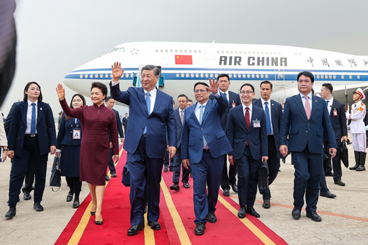 Tổng Bí thư, Chủ tịch Trung Quốc Tập Cận Bình đến Hà Nội, bắt đầu chuyến thăm Việt Nam - 1