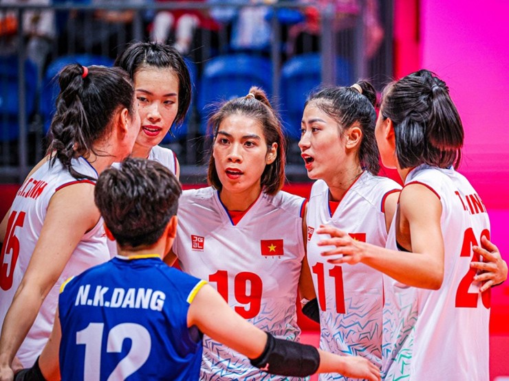Hoa khôi bóng chuyền Kiều Trinh chốt ngày xuất ngoại, Thanh Thúy gây “sốt” - 1