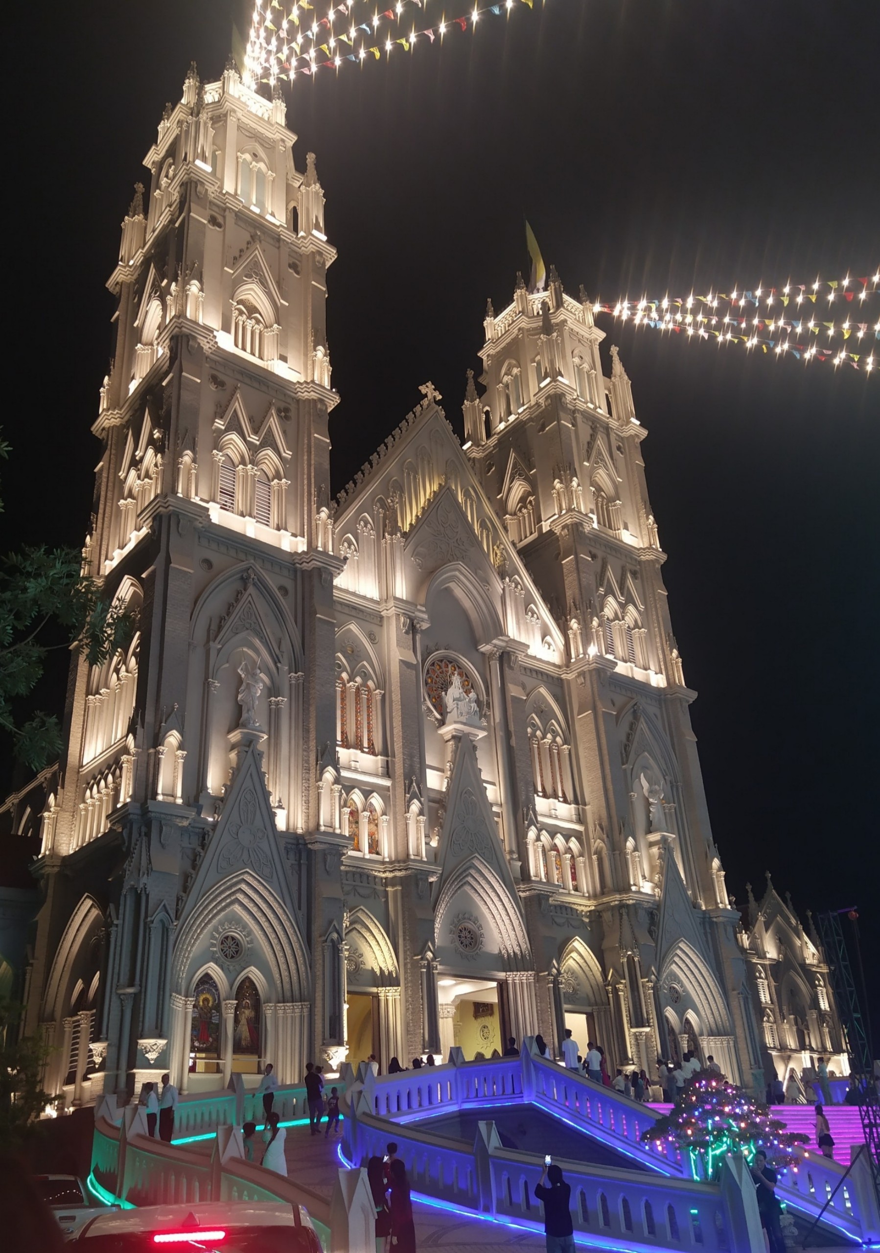 Nhà thờ kiến trúc Gothic tráng lệ ở Bà Rịa - Vũng Tàu mùa Giáng Sinh - 11