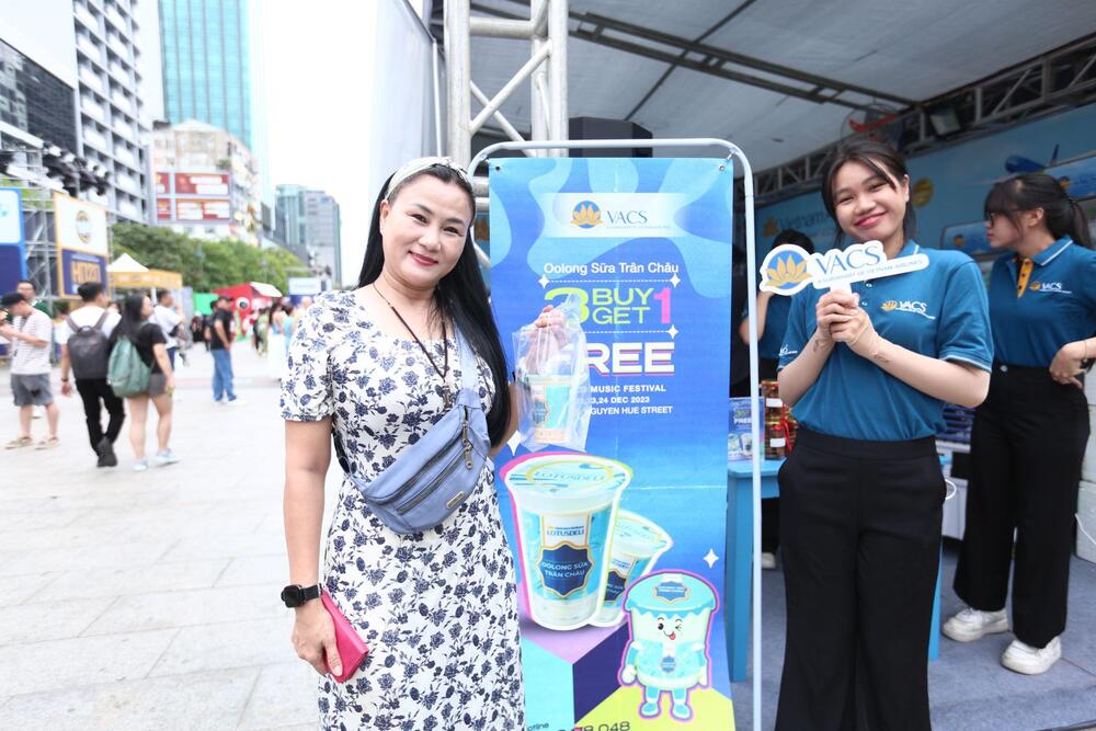Giới trẻ xếp hàng dài thưởng thức Oolong sữa trân châu của Vietnam Airlines tại Hozo Super Fest 2023 - 5