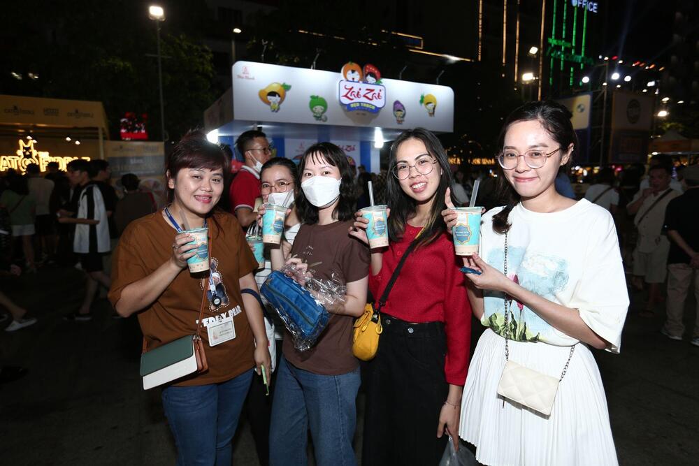 Giới trẻ xếp hàng dài thưởng thức Oolong sữa trân châu của Vietnam Airlines tại Hozo Super Fest 2023 - 6