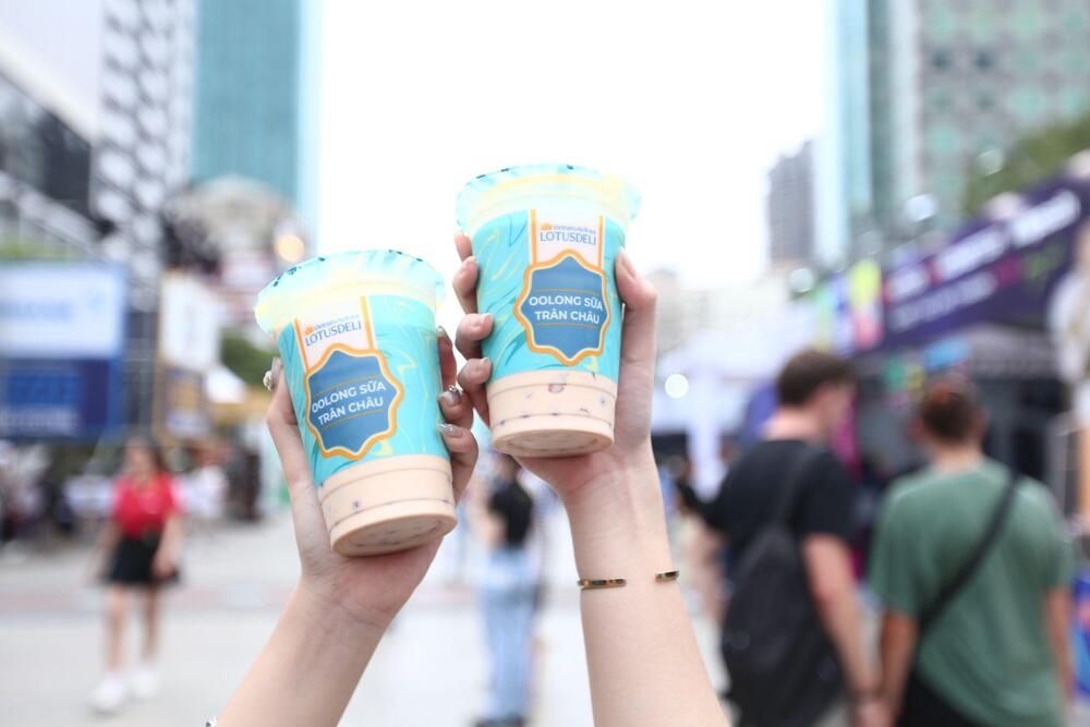 Giới trẻ xếp hàng dài thưởng thức Oolong sữa trân châu của Vietnam Airlines tại Hozo Super Fest 2023 - 7