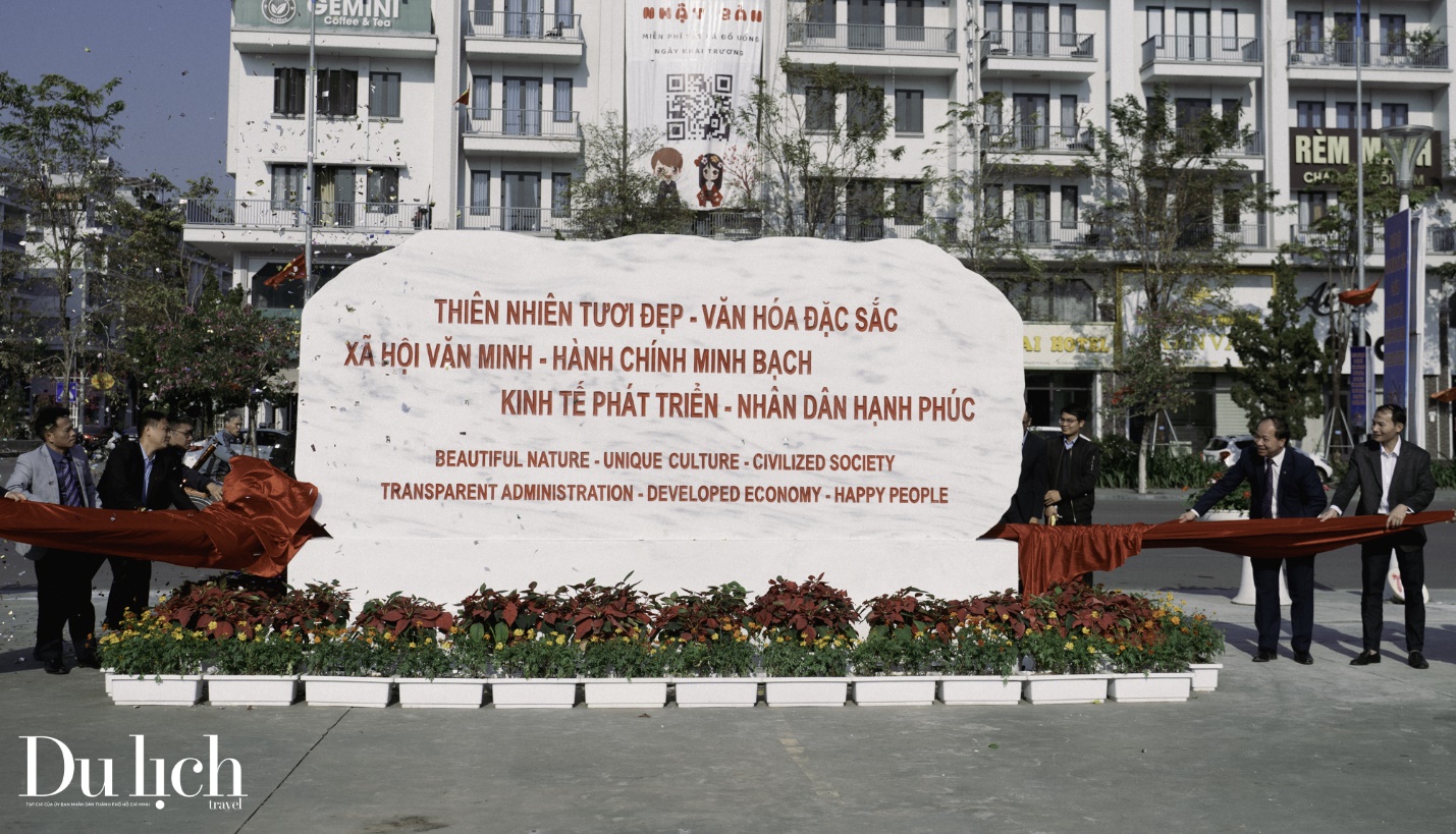 Gắn 6 phiến đá kỷ niệm 30 năm thành lập Thành phố Hạ Long - 1